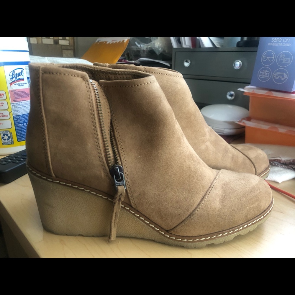 Toms Avery Wedge Booties 9